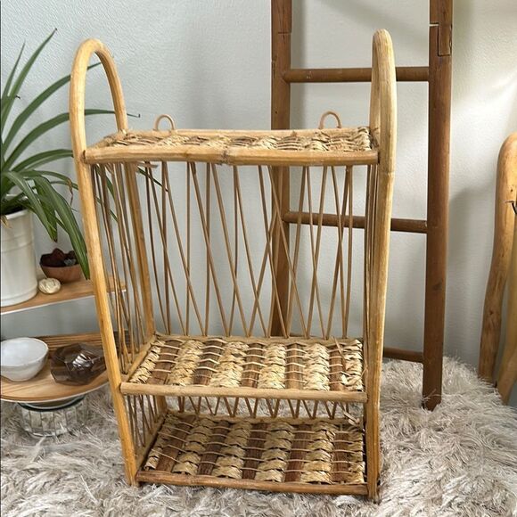 Vtg Lightweight Wicker Rattan Hanging/Sitting Woven Wall Bathroom Accent Shelf - Picture 1 of 17